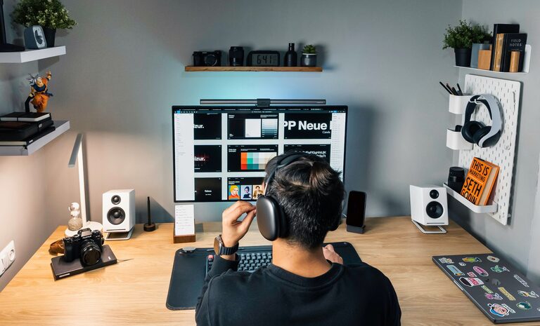 Post: Desk setup tips for focus and comfort